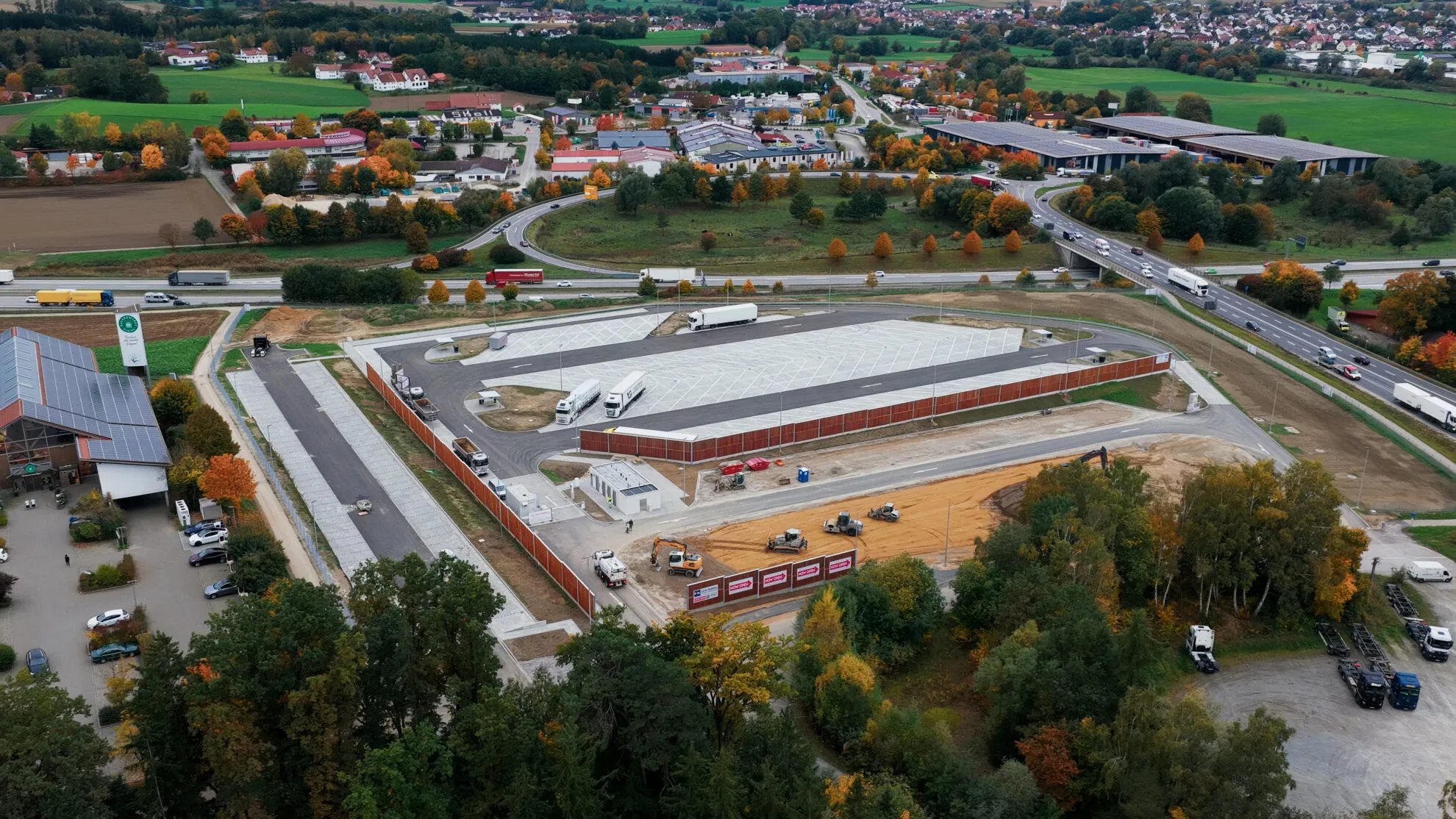 DJI_20251013185044_0582_D.00_01_36_00.Standbild002