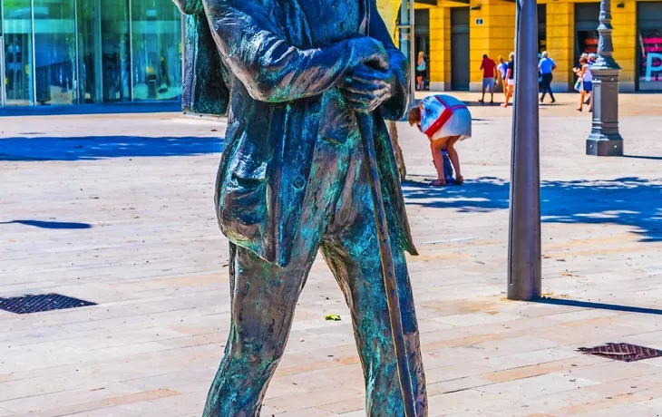 Statue von Paul Cezanne in Aix-en-Provence auf dem Platz La Rotonde, Frankreich
