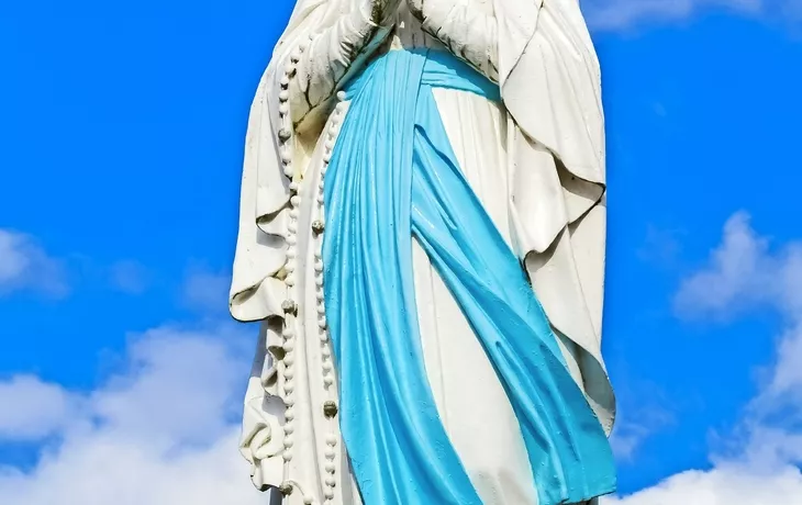 Statue der Heiligen Madonna in Lourdes 