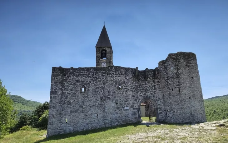 Hravstovlje, KIrchenburg