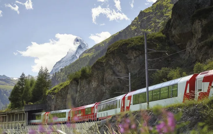 Glacier-Express mit Matterhorn