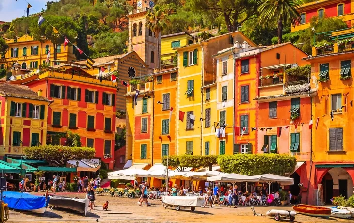 Schöne Bucht mit bunten Häusern in Portofino, Ligurien, Italien
