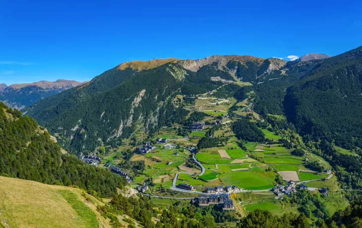 Blick von der Aussichtsplattform Roc Del Quer auf in Andorra