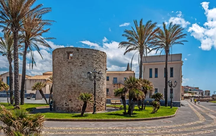 Stadtmauern von Alghero auf Sardinien, Italien