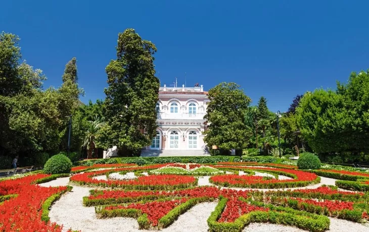 Villa Angiolina With a Beautiful Flowerbed Before an Entrance, O