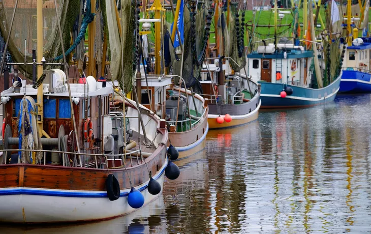 Krabbenkutter im Hafen von Greetsiel
