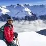 Freerider im Skigebiet vor Bergpanorama - ©mmphoto - stock.adobe.com