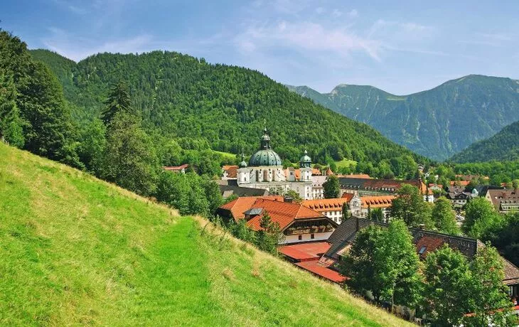 Kloster Ettal zwischen Garmisch-Partenkirchen und Oberammergau in Bayern, Deutschland