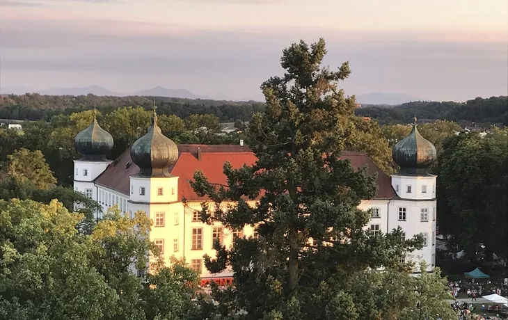 Schloss Tüßling aus der Ferne