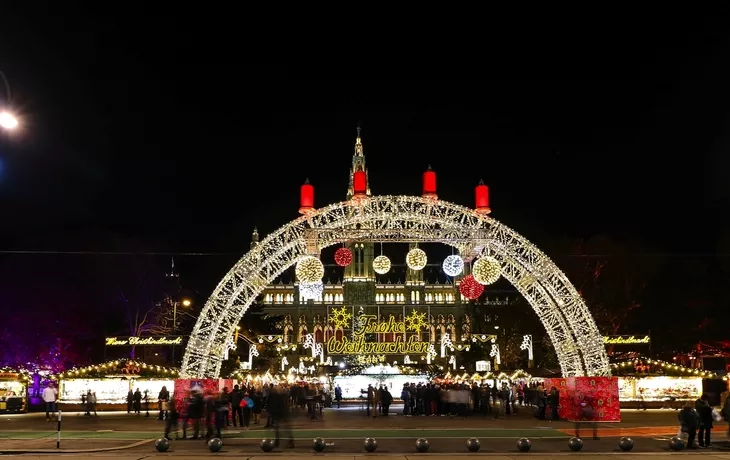 Christkindlmarkt am Rathausplatz in Wien, Österreich