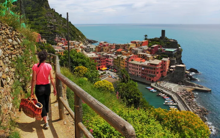 Vernazza: eines der fünf Dörfer der Cinque Terre an der ligurischen Küste Italiens