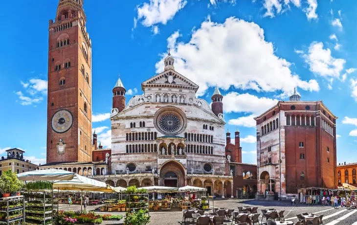 Kathedrale von Cremona mit Marktplatz