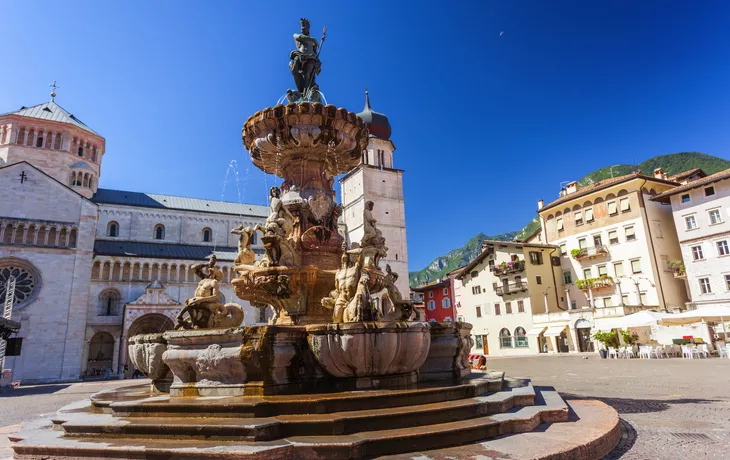 Neptunbrunnen auf dem Piazza del Duomo in Trient, Italien