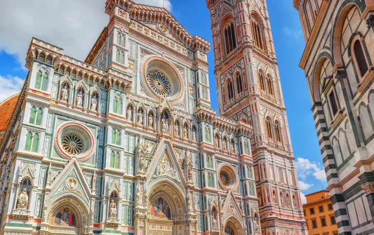 Kathedrale Santa Maria del Fiore und der Glockenturm von Giotto am Piazza del Duomo in Florenz, Italien