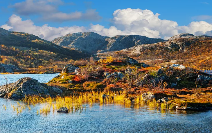 herbstliche Berglandschaft in Norwegen 