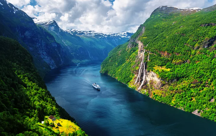 Atemberaubende Aussicht auf Sunnylvsfjorden Fjord