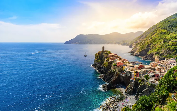 Vernazza: eines der fünf Dörfer der Cinque Terre an der ligurischen Küste Italiens