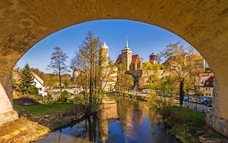 Blick auf alte Wasserkunst, Michaeliskirche und Spree in Bautzen