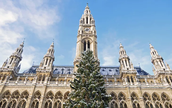 winterliches Rathaus in Wien, Österreich