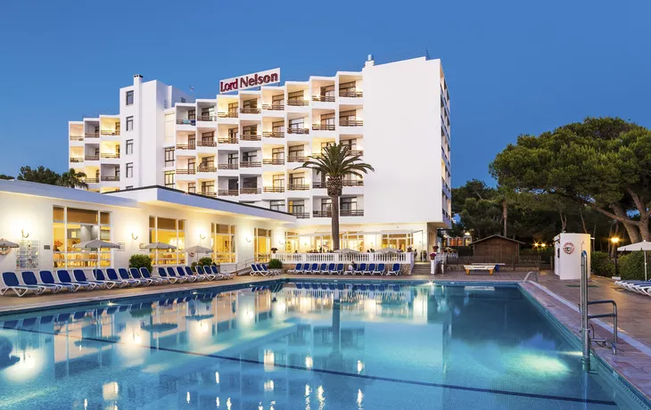 Hotel Globales Lord Nelson - Außenansicht