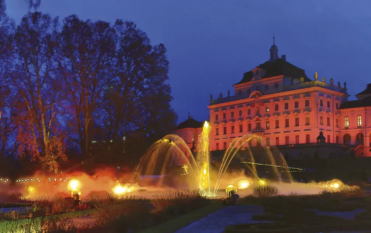 Beleuchtetes Residenzschloss in Ludwigsburg