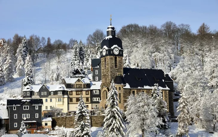 Kirche in Lauscha im Winter