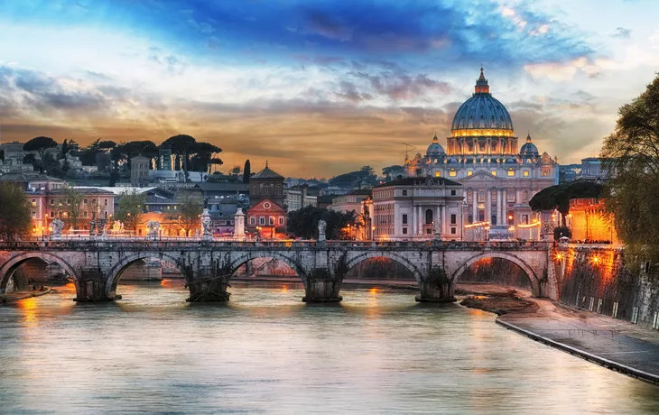 Tiber und St. Peter Basilika im Vatikan