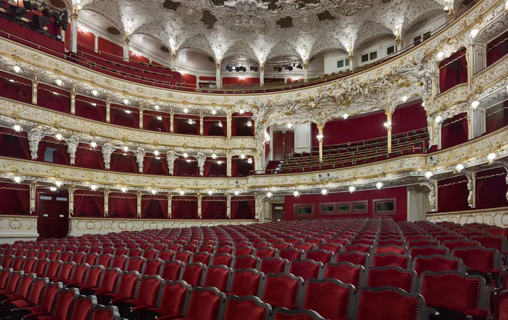Zuschauerraum der Staatsoper Prag