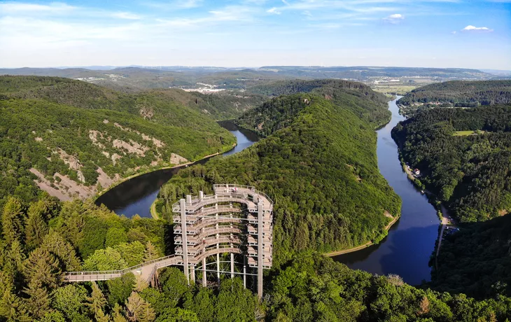Luftbild der Saarschleife mit Baumwipfelpfad