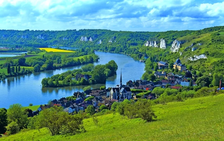 Les Andelys am Ufer der Seine in Frankreich