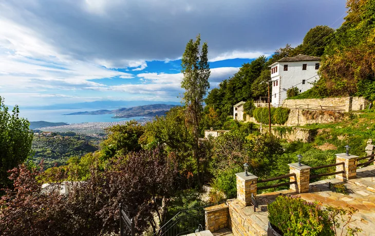 Volos Stadt- und Seegolfvogelperspektive von Makrinitsa,Pilionhalterung,Griechenland