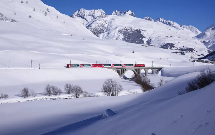Glacier Express auf der Fahrt nach Andermatt