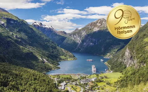 Blick vom Berg Dalsnibba auf den Geirangerfjord