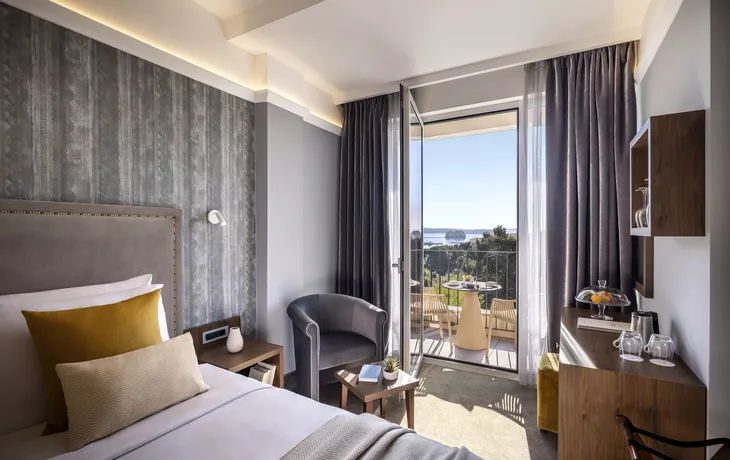 Zimmerbeispiel Doppelzimmer Meerseite mit Balkon