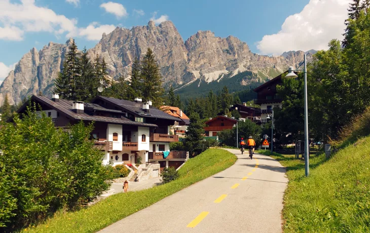 das Bergdorf Cortina di Ampezzo nahe Belluno in den Dolomiten, Italien