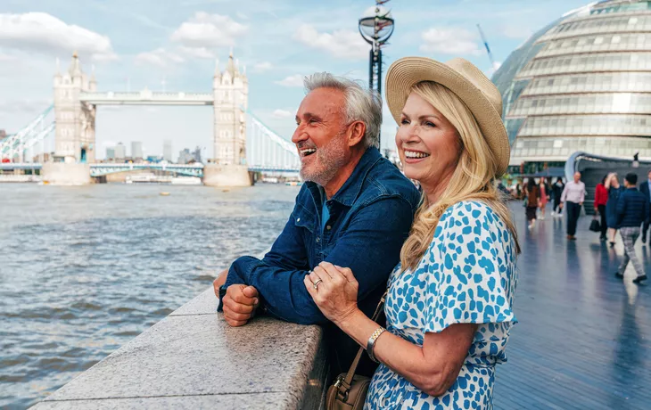 älteres Paar verbringt Zeit zusammen in der Stadt London