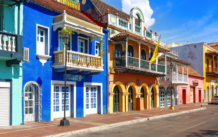 bunte Straßen von Cartagena im historischen Viertel Getsemani nahe der Stadtmauer (Ciudad Amurallada)