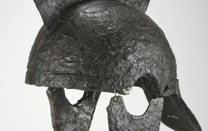 Helm für den Nahkampf: Infanteriehelm vom Typ Intercisa; Original