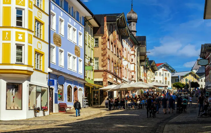 Marktstraße in der Kurstadt Bad Tölz in Oberbayern