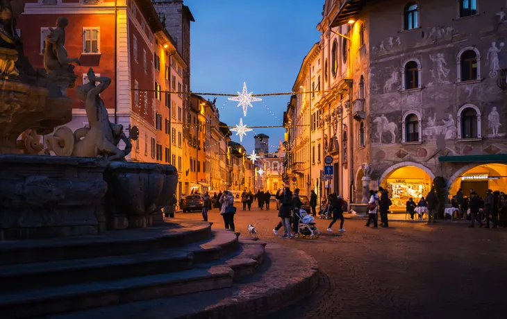 Weihnachten in Trient, Altstadt mit Weihnachtsbeleuchtung
