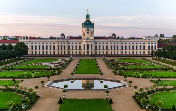 Schlossgarten Charlottenburg, Blick über das Fontainenbassin und das Parterre zum Schloss