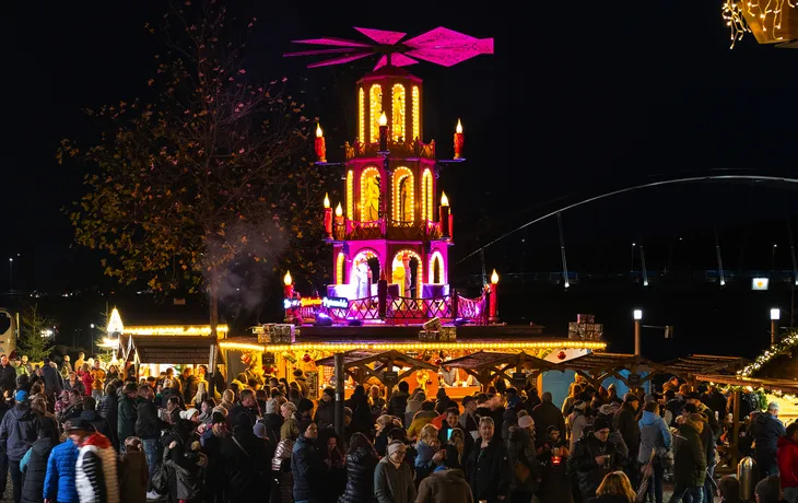 Schwimmender Christkindlmarkt in Vilshofen