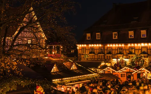 Fachwerkhaus mit Weihnachtsbeleuchtung in Bad Wimpfen