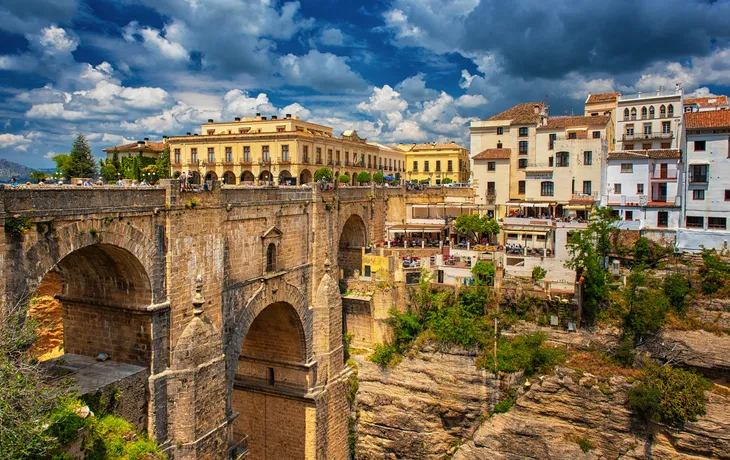 Panoramablick auf die Steinbrücke Puente Nuevo von Ronda