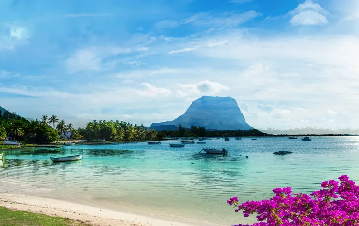 Mauritius mit dem Berg Le Morne Brabant im Hintergrund