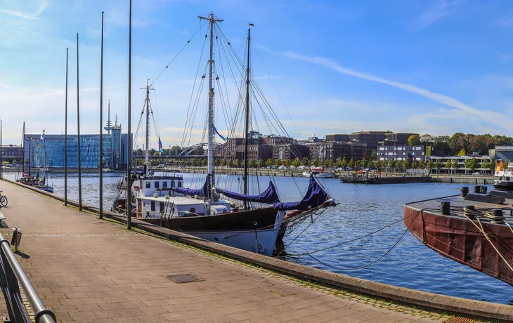 Panorama des Hafens von Kiel an einem sonnigen Tag