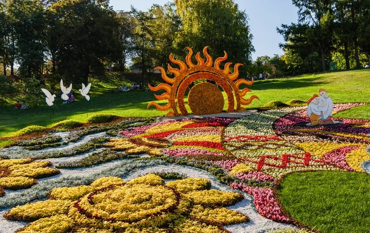 Skulptur aus Sommerblumen