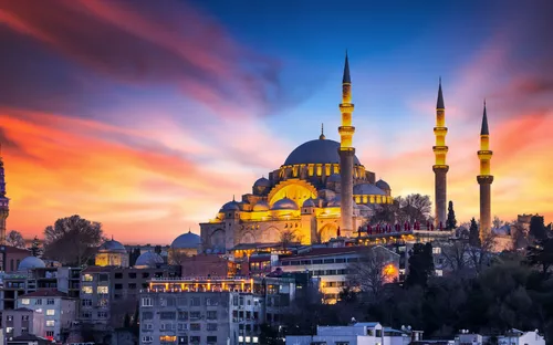 Süleymaniye Moschee in Istanbul am Bosporus bei Sonnenuntergang.